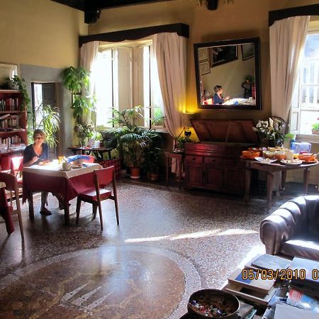 B&B La Romea ลุคคา ภายนอก รูปภาพ